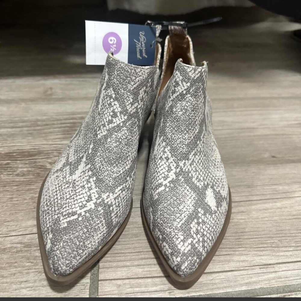Universal Thread Gray Snakeskin Ankle Booties